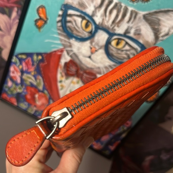 Bottega Venetta Intrecciato Red Leather Zip Around Wallet - Picture 5 of 6